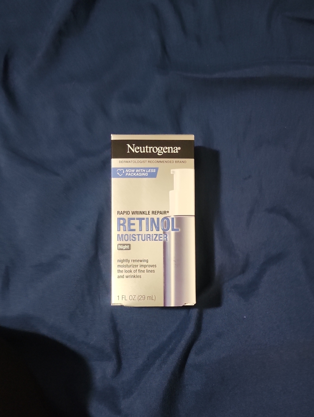 Neutrogena Retinol Moisturizer - Navy Blue and White